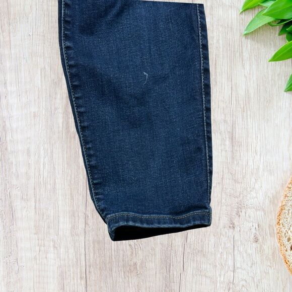 Torrid Super Soft Jegging Size 18S SHORT Blue Dark Wash Distressed Soft Stretchy - Picture 3 of 9